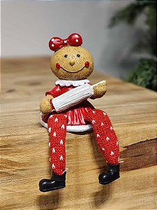 BONECA GINGERBREAD SENTADA COZINHEIRA COM ROLO DE MASSAS