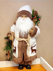 PAPAI NOEL EM PÉ COM RENA E PRESENTES BRANCO E MARROM 45CM - PRÉ VENDA 2025
