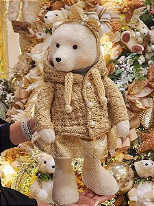 URSO BRANCO MENINA COM SUETER CHAMPANHE 46,5CM - PRÉ VENDA 2025