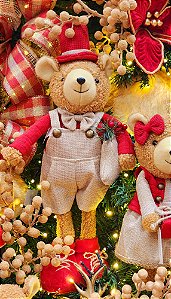 BONECO URSO MENINO EM PÉ VERMELHO E BEGE 47CM - PRÉ VENDA 2025