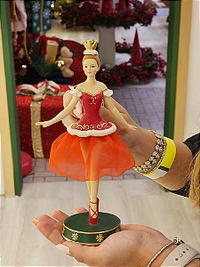 BAILARINA EM RESINA VERMELHA 23CM - PRÉ VENDA 2025