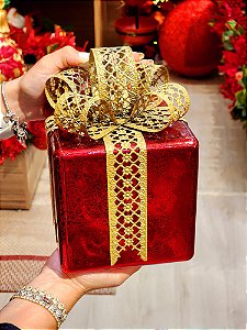 PRESENTE DECORATIVO DE VIDRO VERMELHO E DOURADO 22CM - PRÉ VENDA 2025