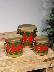 TRIO DE TAMBOR EM METAL DECORADO VERMELHO, VERDE E DOURADO