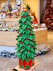 ÁRVORE DECORATIVA EM RESINA VERDE E VERMELHA 34CM  - PRÉ VENDA 2025