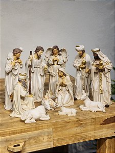 PRESÉPIO EM RESINA 11 PEÇAS BRANCO E OURO 30CM