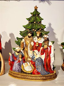 PRESÉPIO DECORATIVO EM RESINA COM ÁRVORE 26CM - PRÉ VENDA 2025
