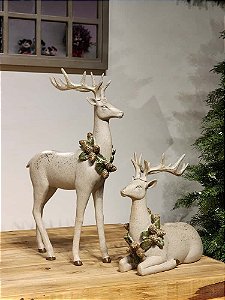 DUPLA DE RENAS EM PÉ E SENTADA BEGE COM COLAR DE PINHA KIT COM 2 PEÇAS