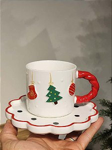 CANECA DECORATIVA COM PIRES BRANCO E VERMELHO 9CM