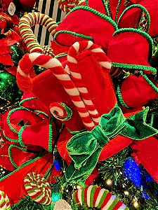 ENFEITE PENDENTE CARTOLA VERMELHO E VERDE 18CM - PRÉ VENDA 2025