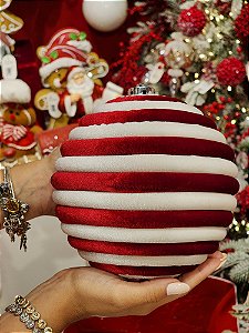 BOLA DECORADA VERMELHA E BRANCA 21CM - PRÉ VENDA 2025