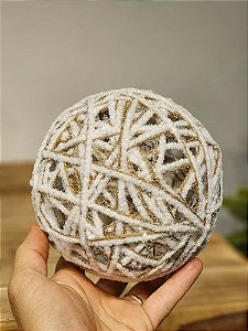 BOLA ARAMADA AVELUDADA NUDE E BRANCA 15CM