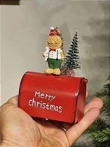 PENDENTE CAIXA DE CORREIO VERMELHA COM GINGERBREAD 12CM