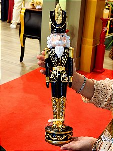 SOLDADO PRETO E DOURADO EM RESINA PREMIUM 43CM - PRÉ VENDA 2025
