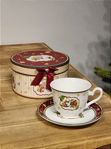 XÍCARA COM PIRES NA CAIXA DE PRESENTE NATAL
