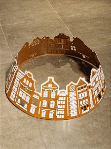 SAIA RÍGIDA PARA ÁRVORE DE NATAL EM METAL CASAS MARROM E BRANCO 74CM