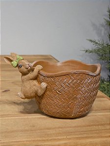 COELHO CHOCOLATE COM CESTO 16CM