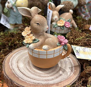 COELHA NA XÍCARA LARANJA 11CM - PRÉ VENDA 2026