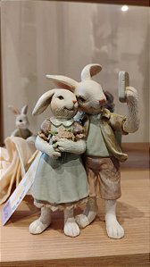 CASAL DE COELHOS TIRANDO SELF 22CM - PRÉ VENDA 2026