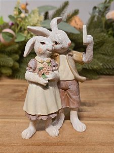 CASAL DE COELHOS TIRANDO SELF 14CM