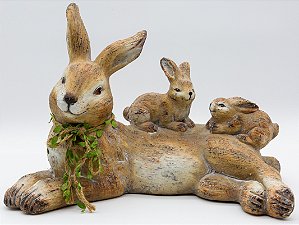 COELHA COM FILHOTES EM RESINA 27CM - PRÉ VENDA 2026