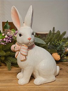 COELHO EM CERÂMICA COM GRAVATA 29CM