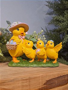 FAMÍLIA DE PINTINHOS COM OVINHOS 22,5CM