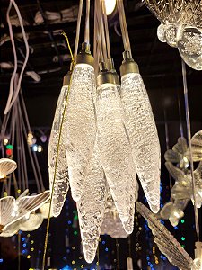 PENDENTE GOTAS DE CRISTAL 10 CRISTAIS WARM 18CM BIVOLT - PRÉ VENDA 2026