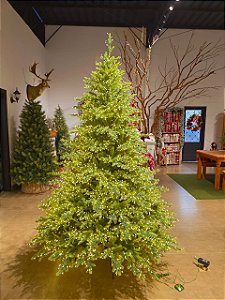 ÁRVORE PINHEIRO REALISTA PÁRIS 2,40CM 4506 GALHOS SUPER ILUMINADA 8200 LEDS WARM BIVOLT