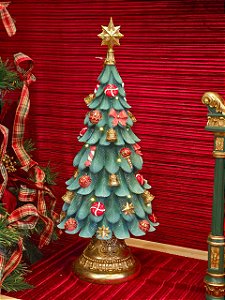 ÁRVORE DE NATAL EM RESINA COM LED MUSICAL 61CM - PRÉ VENDA 2026