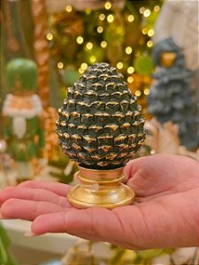 PINHA EM RESINA VERDE E DOURADO 10CM - PRÉ VENDA 2026