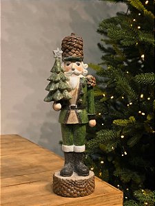 SOLDADO QUEBRA NOZES VERDE RÚSTICO COM ÁRVORE 31CM