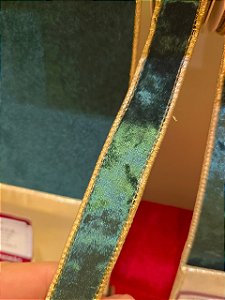 FITA ARAMADA VELUDO VERDE DUPLA FACE DOURADO 2,5CM X 9,14M - PRÉ VENDA 2026