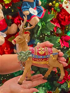 RENA EM PÉ EM RESINA VERMELHA 24CM - PRÉ VENDA 2026