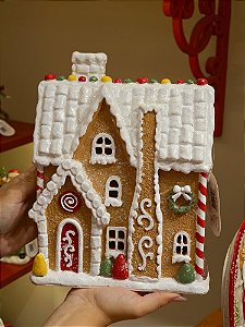 CASA GINGER EM RESINA 27CM - PRÉ VENDA 2026