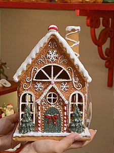 CASA GINGER ARABESCO EM RESINA 25CM - PRÉ VENDA 2026