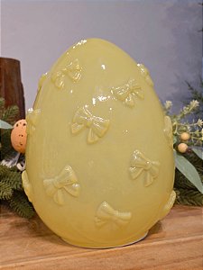 OVO AMARELO COM LED E BORBOLETAS 25CM