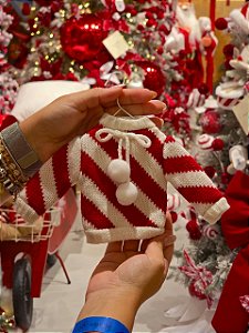 PENDENTE SUÉTER DE TRICÔ VERMELHO E BRANCO 14CM - PRÉ VENDA 2026