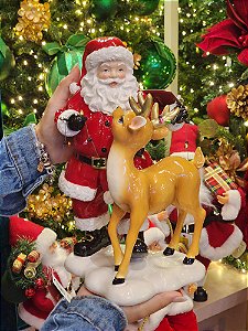 PAPAI NOEL COM RENA E CORDÃO DE PISCA EM RESINA PREMIUM 40CM - PRÉ VENDA 2026