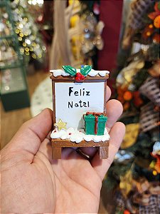 MINI PLACA FELIZ NATAL EM RESINA 9CM - PRÉ VENDA 2026