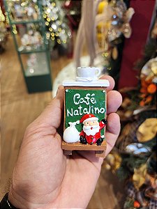 MINI PLACA CAFÉ NATALINO EM RESINA 6CM - PRÉ VENDA 2026