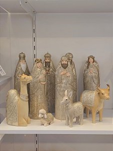 PRESÉPIO EM RESINA CHAMPANHE COM 10 PEÇAS 32,3CM - PRÉ VENDA 2026