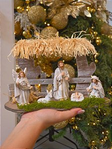 PRESÉPIO EM RESINA COM ESTÁBULO - PRÉ VENDA 2026