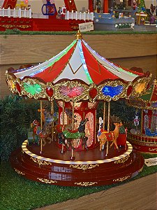 VILA NATALINA CARROSSEL SUPER LUXO 42CM - PRÉ VENDA 2026