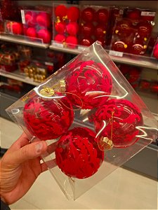 BOLA VERMELHA TRABALHADA EM ARABESCOS VELUDO 10CM COM 4 UNIDADES - PRÉ VENDA 2026