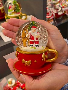 GLOBO DE NEVE NA XÍCARA VERMELHA COM PAPAI NOEL 9,5CM - PRÉ VENDA 2026