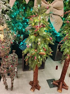 ÁRVORE REALISTA COM BERRYS E TRONCO EM MADEIRA COM LED 1,20CM - PRÉ VENDA 2026