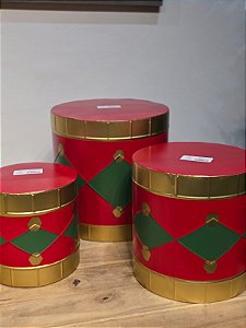 TRIO DE TAMBOR EM METAL DECORADO VERMELHO, VERDE E DOURADO