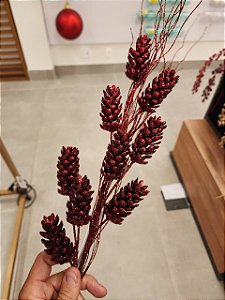 GALHO COM PINHAS VERMELHO COM GLITTER 76CM - PRÉ VENDA 2026