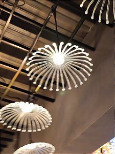 PENDENTE DECORATIVO 10 GURDA-CHUVA WARM 20CM BIVOLT - PRÉ VENDA 2026