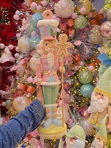 QUEBRA NOZES EM RESINA CANDY 50,5CM - PRÉ VENDA 2026